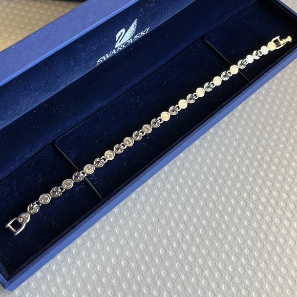 Authentic Swarovski tennis bracelet with certificate - Picture 7 of 15